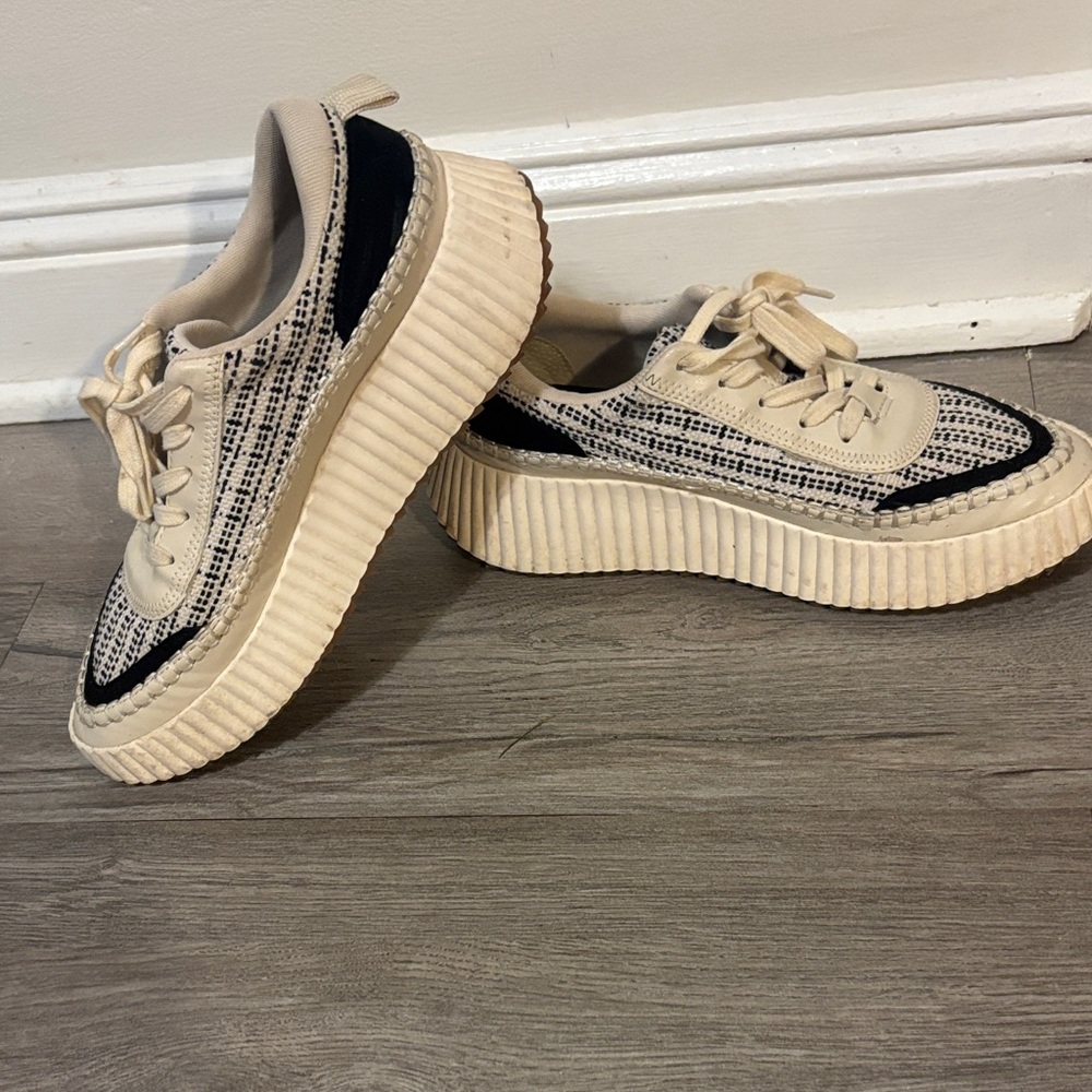 Dolce Vita Cream & Black Dannis Sneakers - Picture 5 of 6
